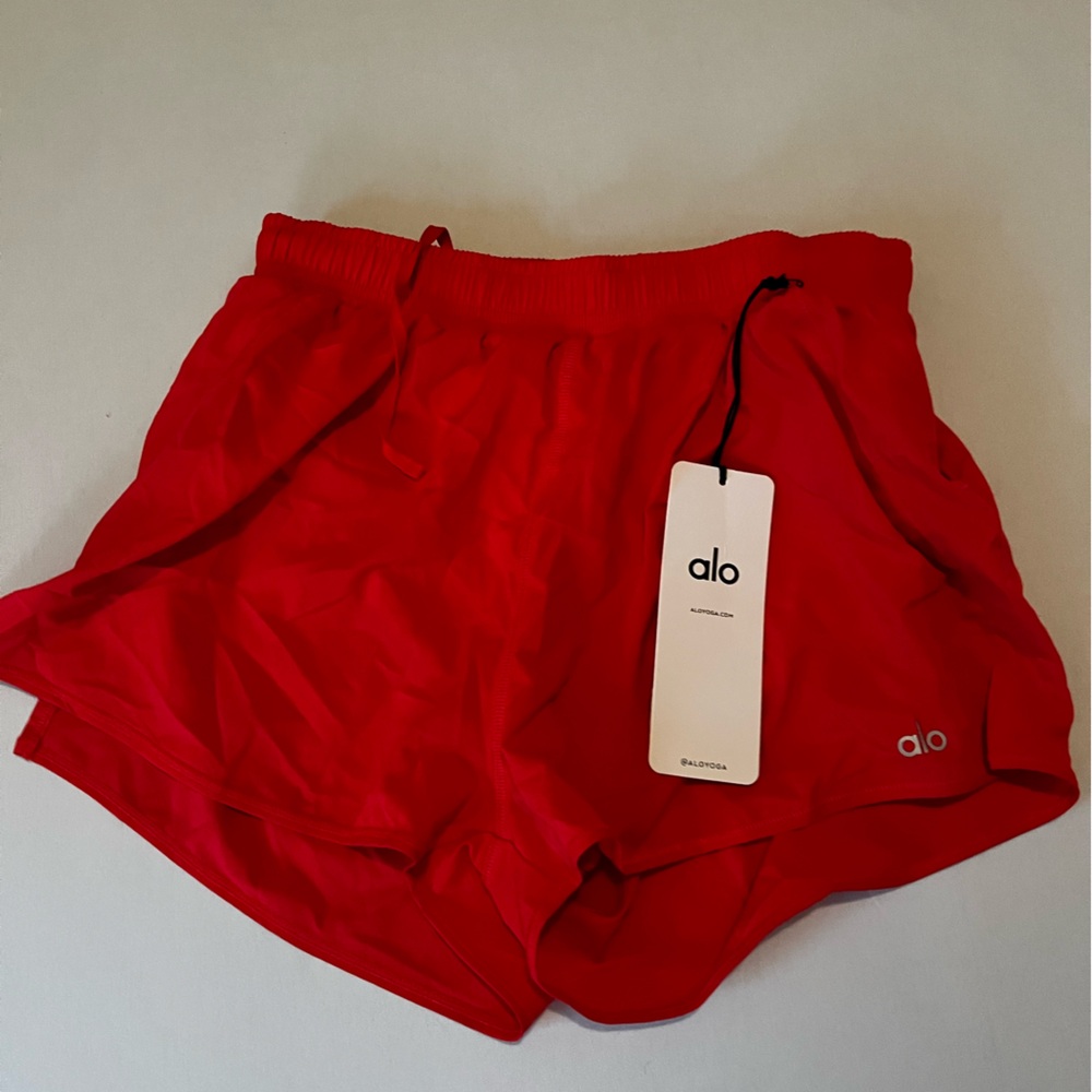 NWT alo yoga stride shorts